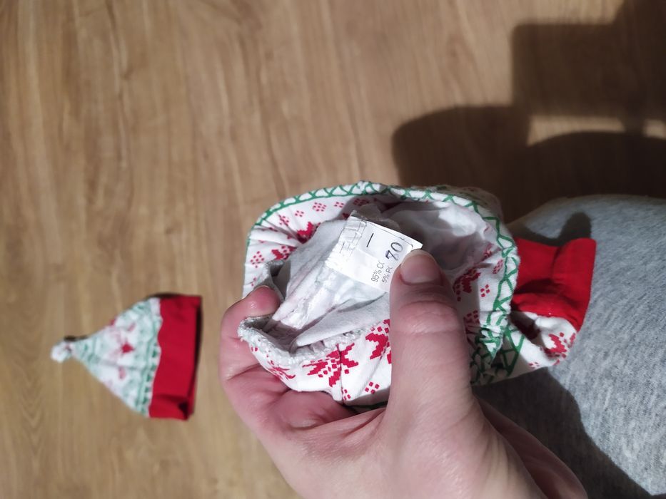 Świąteczne spodnie i czapeczka 80