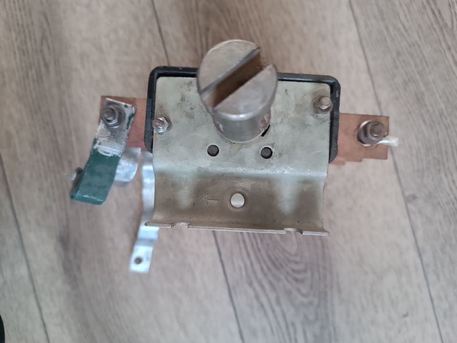 Рубильник, вимикач-роз'єднувач