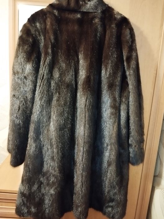Норкова шуба жіноча