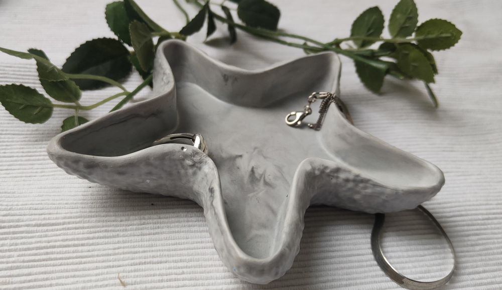 Podstawka z gipsu na biżuterię, muszla-rozgwiazda, rękodzieło