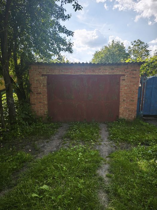 Продаж будинку. В передмісті.
