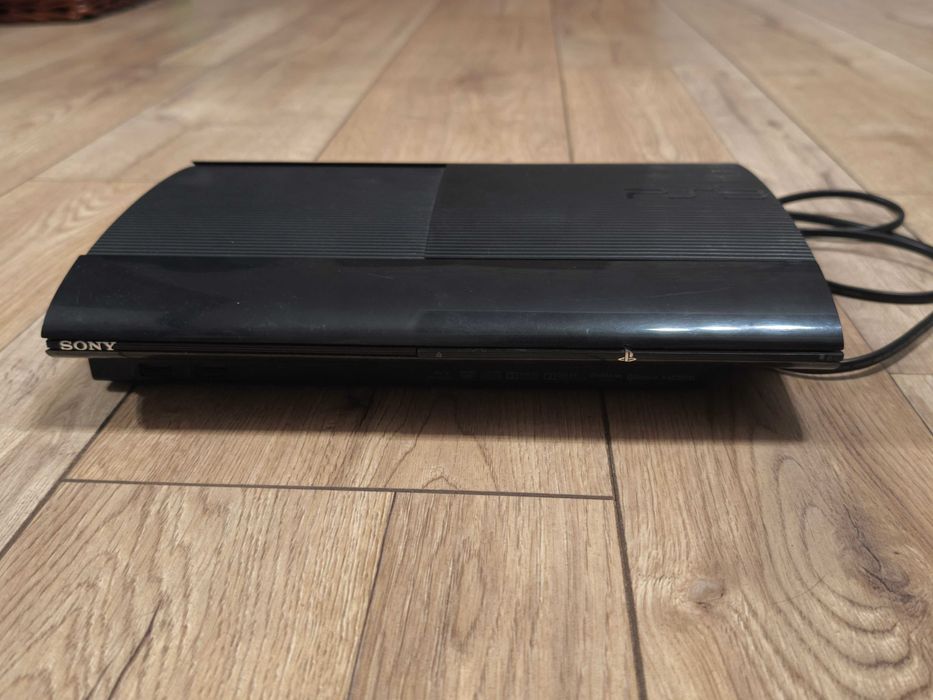 PlayStation 3 PS3 Super Slim 500 GB + pad