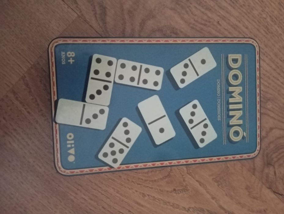 Dominó me bom estado com todas as peças