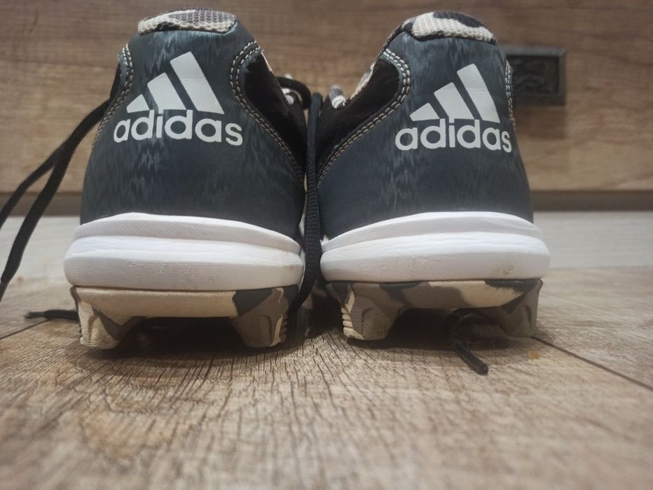 Кроссовки Adidas, для занятий спортом