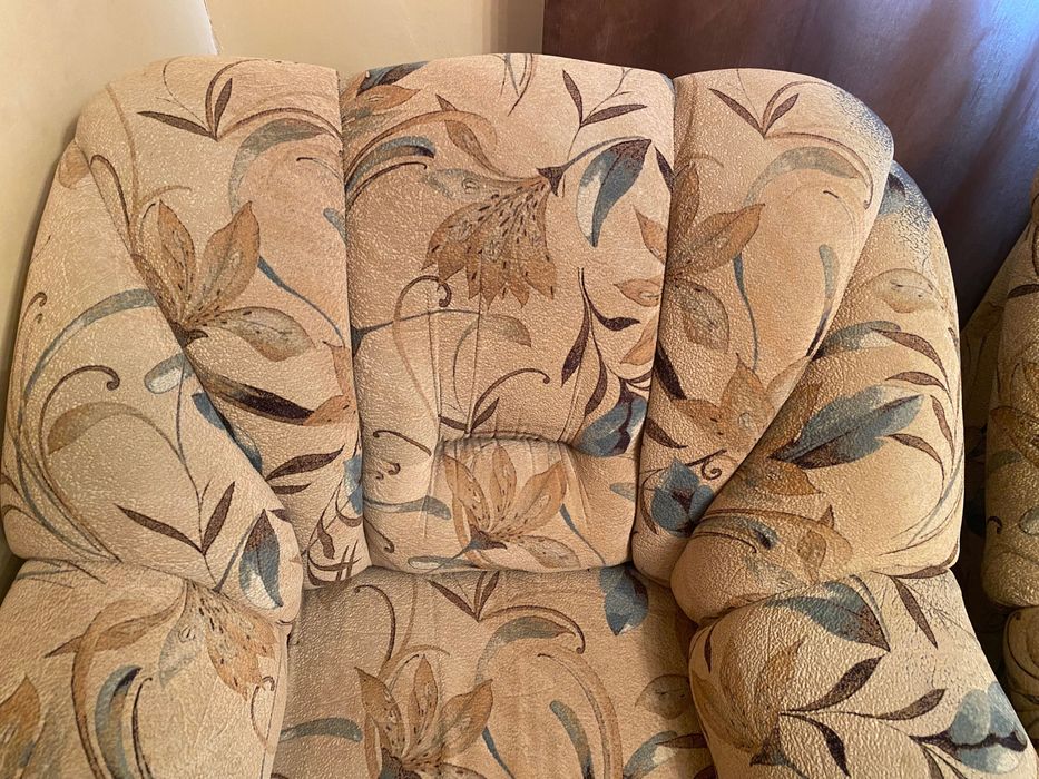 Кутовий диван та крісло