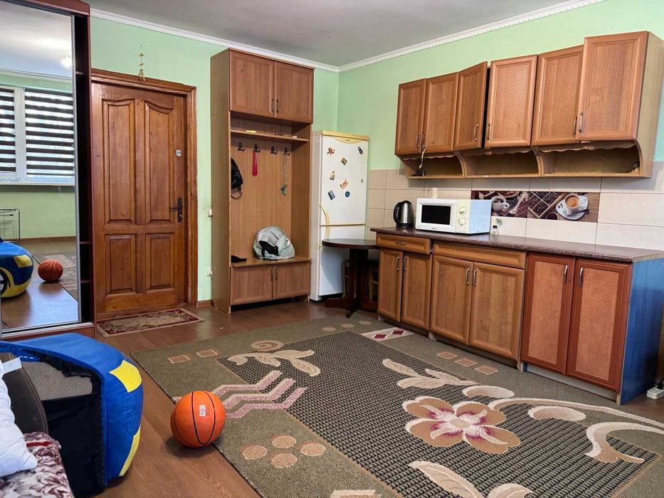 Оренда кімнати в гуртожитку, вул. Орлина, 8а (р-н 8 лікарні)