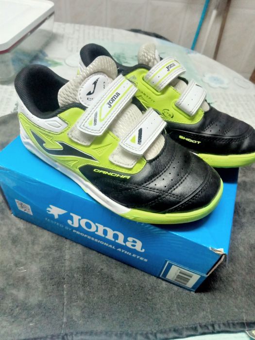 Sapatilhas da Joma 32
