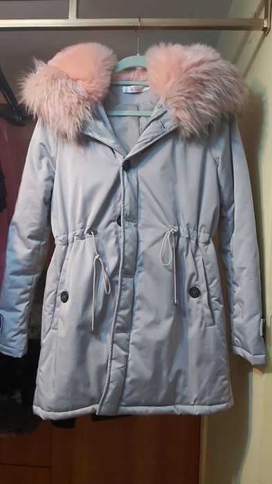 Kurtka damska zimowa,kaptur futerko.