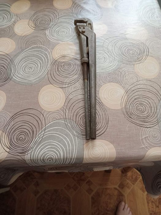 Трубный ключ для труб