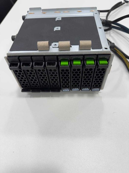 placa Fujitsu PRAID EP 3252-8i + enclosure para discos - TX2550 M764354156976770123