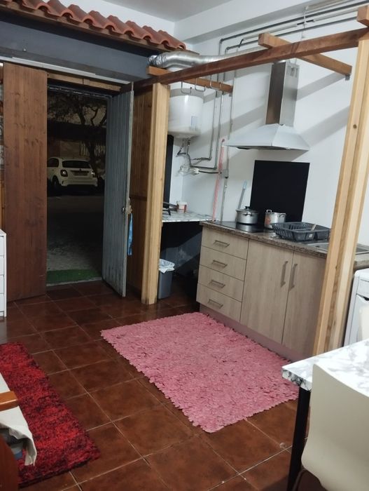 Alugo studio/ T0 na quinta do bispo