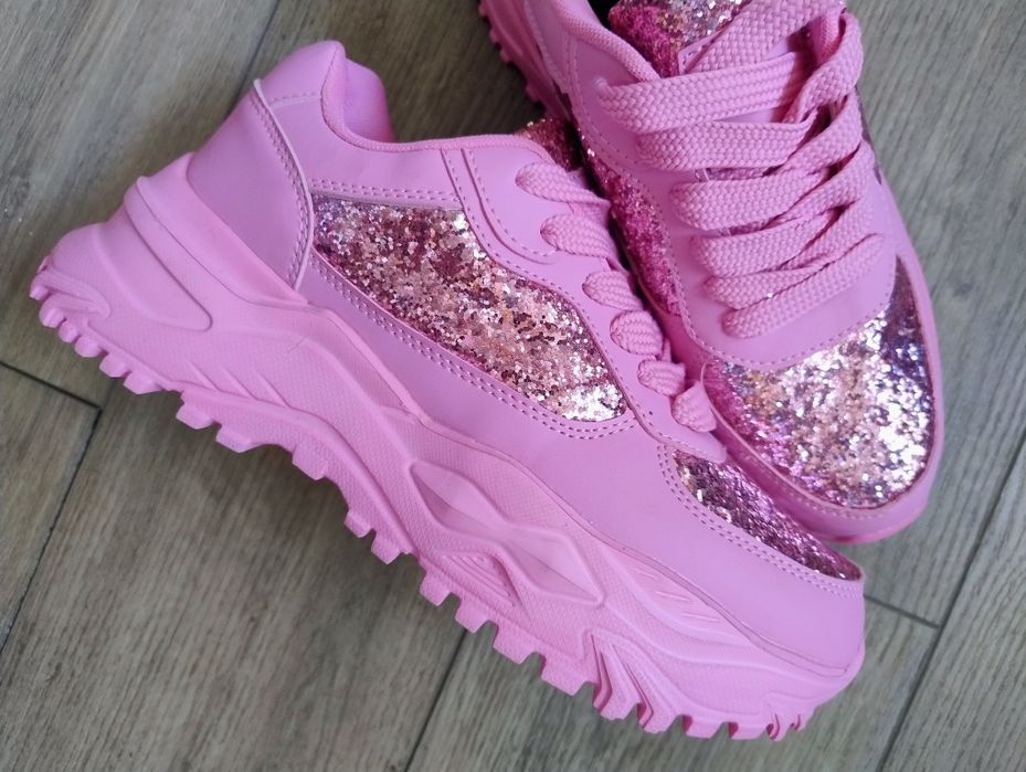 Piękne letnie buty cukierkowe snikersy