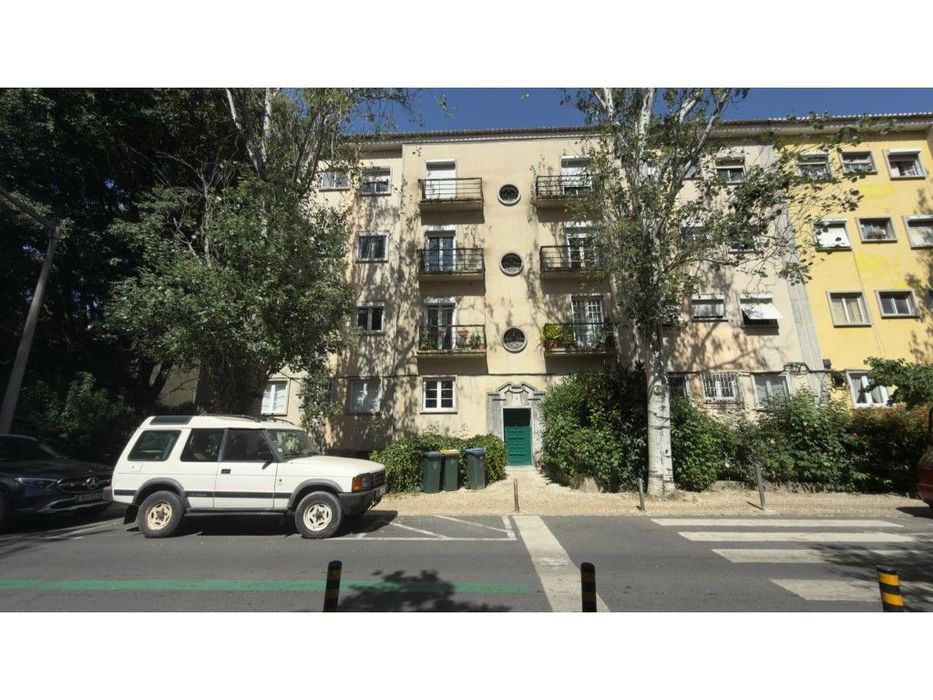 Apartamento T4 para Remodelação Total em Alvalade - Lisboa