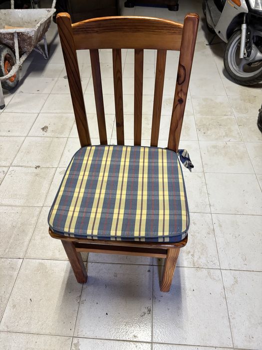 Mesa madeira macica com 10cadeiras