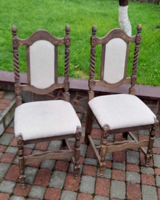 Антикварні стільці