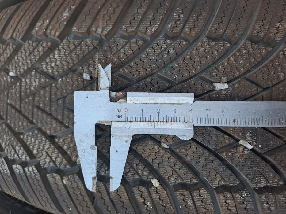 Шини R16 215 65 Grenlender ice Hawke 1