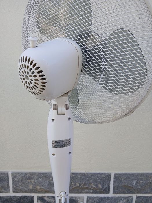 Ventoinha de pé.