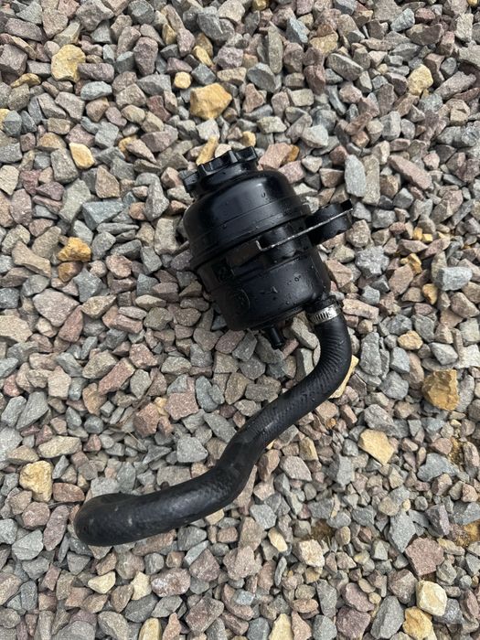 Zbiorniczek płynu do wspomagania bmw e90 e91 e87 e81