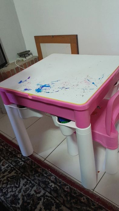 Mesa com cadeira