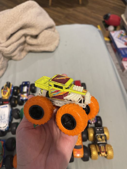 Машинки hot wheels  монстер трак(15 штук)