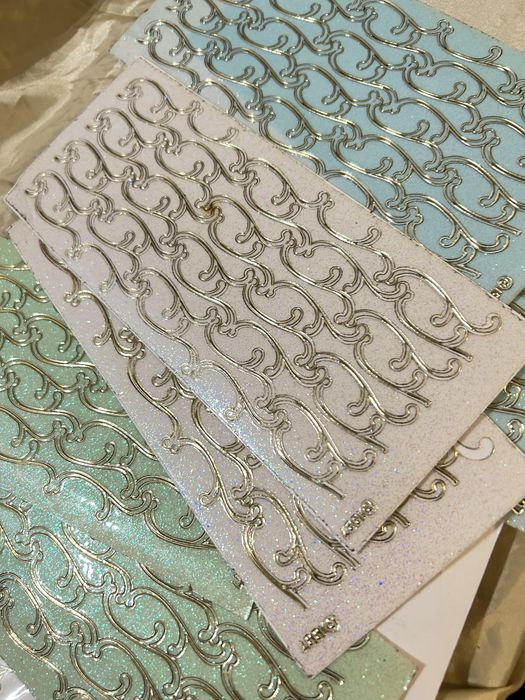 52 szt. Zestaw naklejek brokatowych 3 kolory ornament 21 cm.  ozdobnik