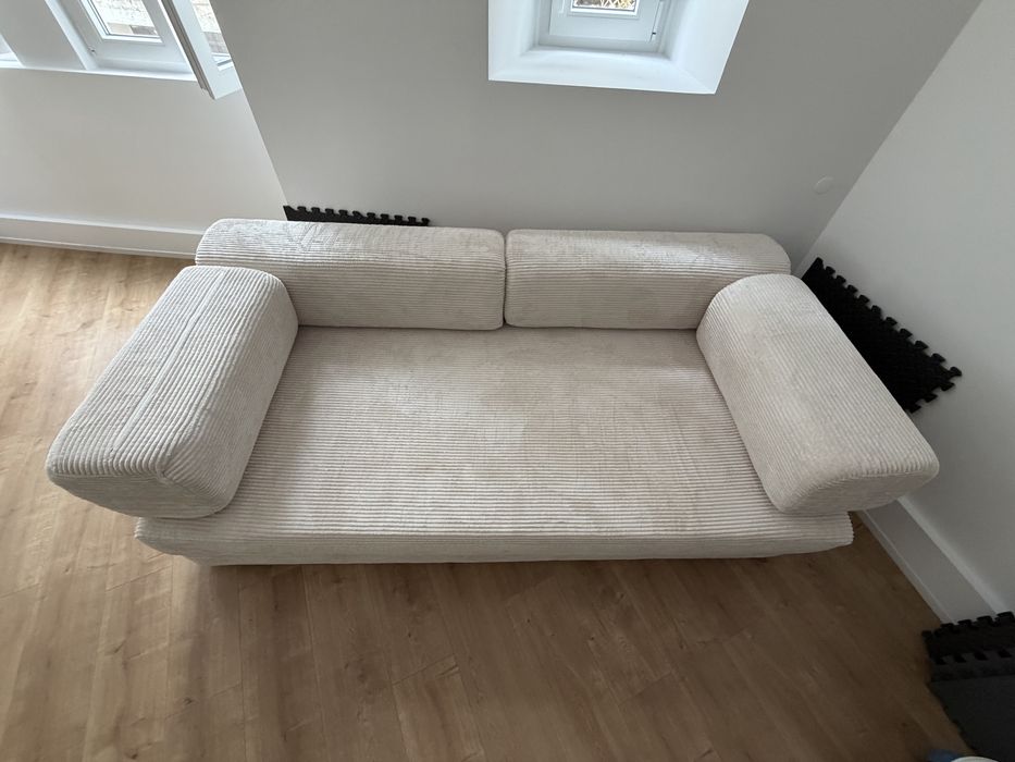 Sofá-cama de 2 lugares em veludo branco