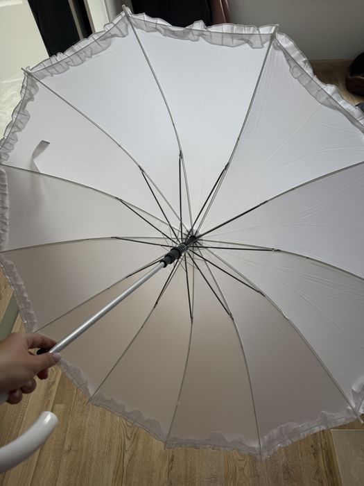 Bialy parasol duzy