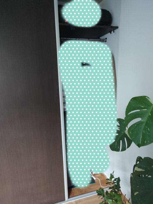 Zabudowa szafy kolor ciemny brąz