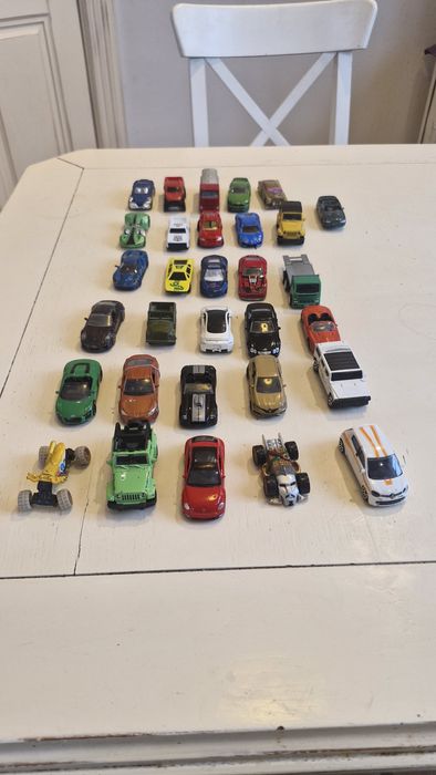 31 autka, samochodziki matchbox, mattel, maiorette, burago, hot wheels