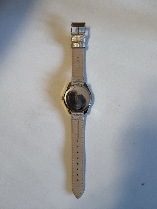 Продається Годинник  guess