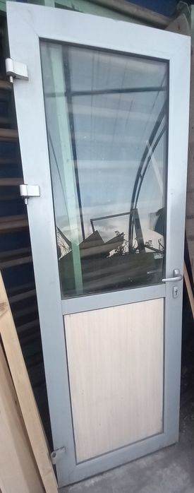 Очень тяжёлая массивная дверь