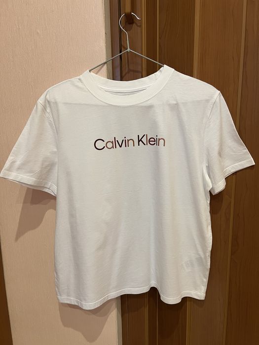 Футболка фірми Calvin Klein