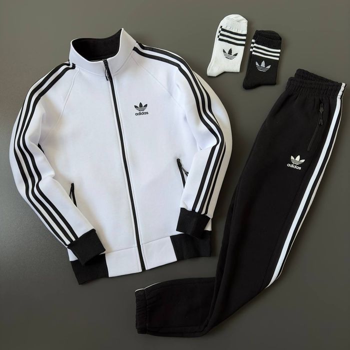 Adidas теплий костюм Адидас Дві пари шкарпеток у подарунок. Хочу такой