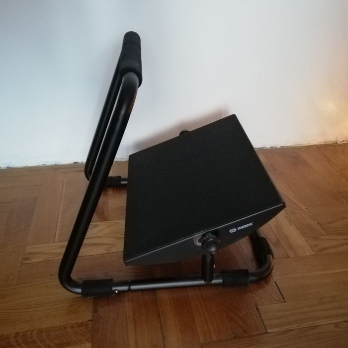 Podnóżek Mozos pod biurko regulowany kąt, różne pozycje