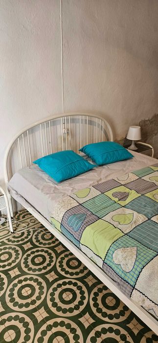 Quarto Completo – Cama + Mesa de Cabeceira + Roupeiro