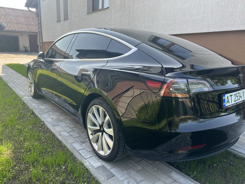 Tesla model 3 mid range CCS2
