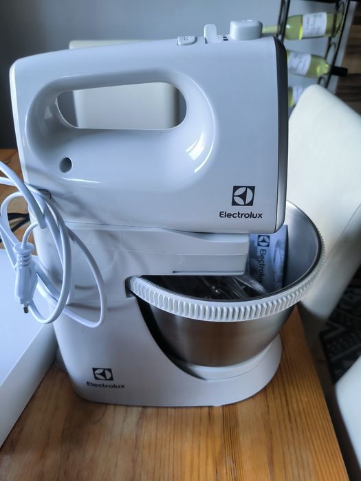 Mikser ręczny z miską Elektrolux ESM330