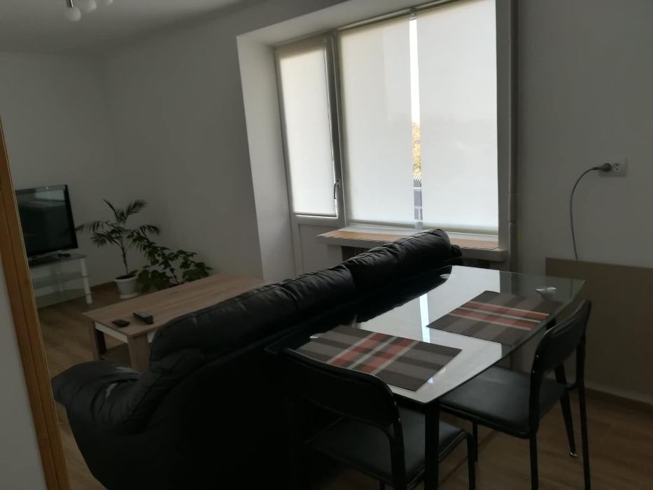 квартира-студія в центрі міста подобово з окремою спальнею