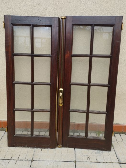 Porta e janelas de madeira exótica (sucupira)