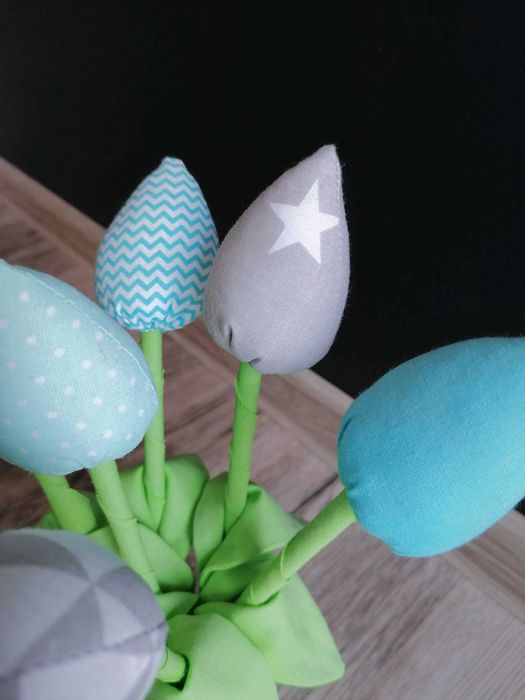 Pluszowe tulipany do wazonu