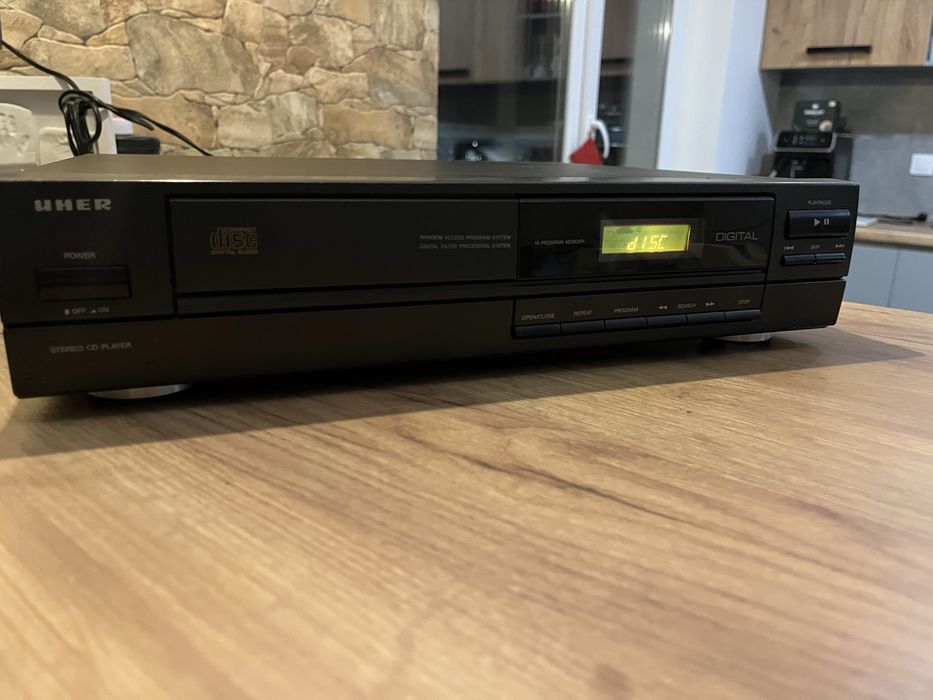 CD програвач UHER