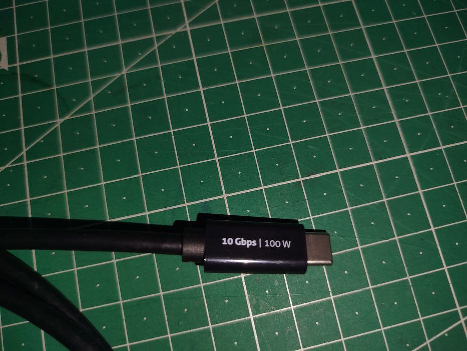 Estação de carregamento USB e vários cabos