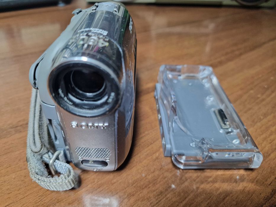 Видеокамера SONY DCR-HC42E