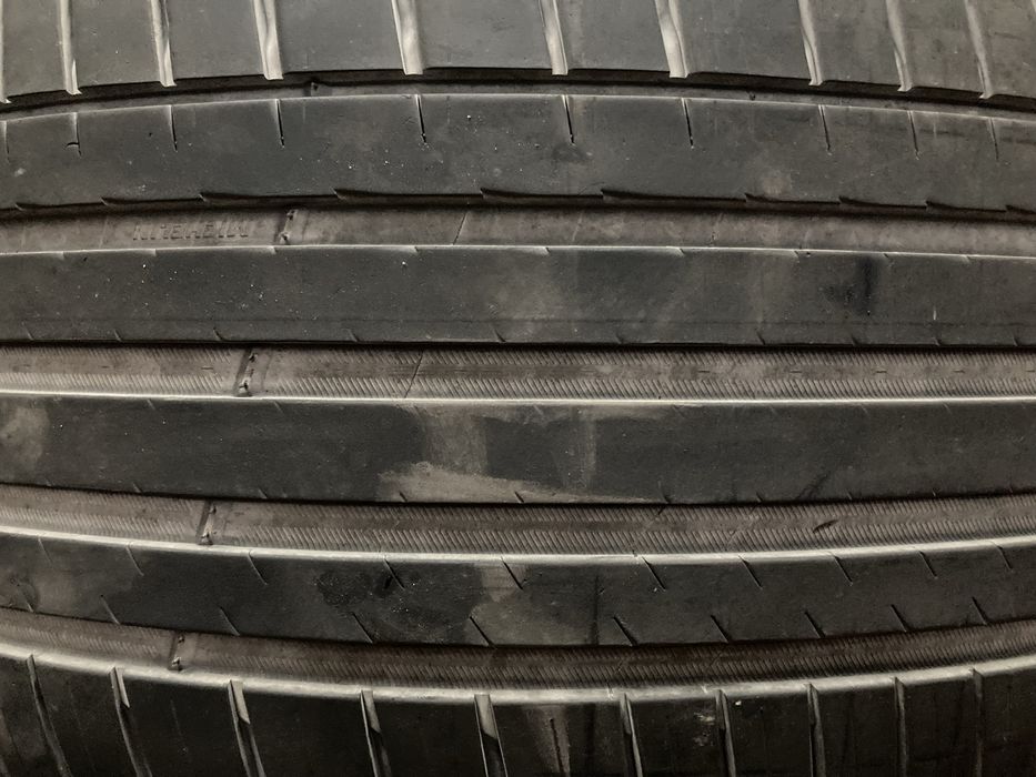 Quatro pneus 285/45R20 Michelin