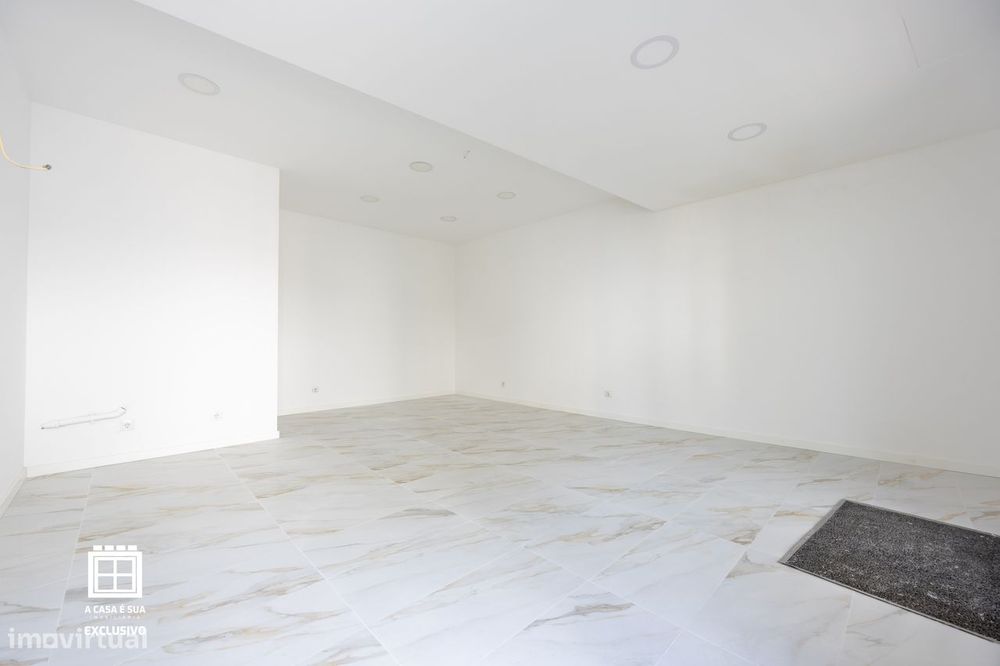 Loja renovada no Centro de Ovar - Exclusivo
