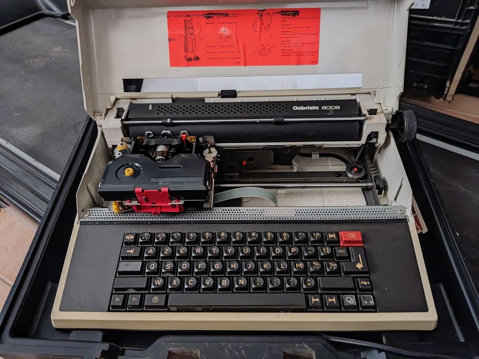 Typewriter Like New Gabriele 200864740937524609122