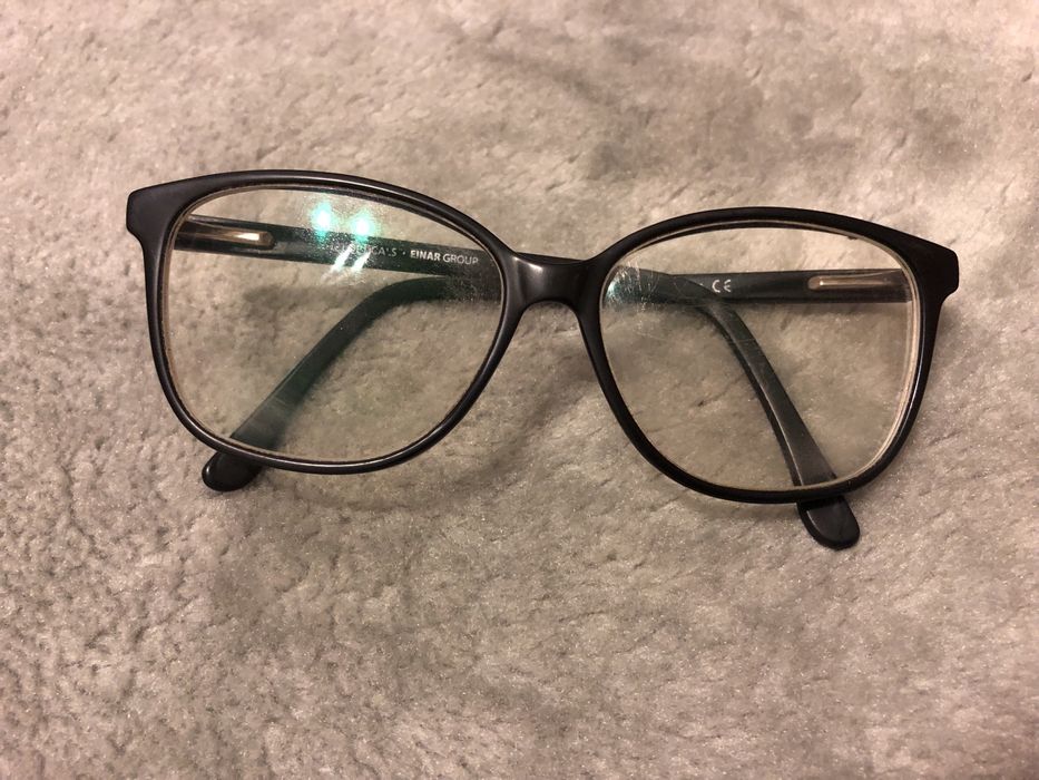 Czarne   oprawki