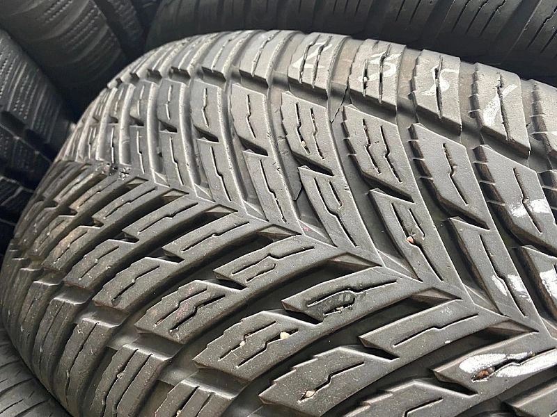 235/55r17 Nokian SeasonProof_7,4mm_2szt_(326)