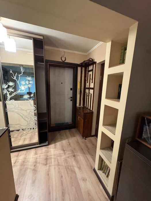 Продажа 2 комнатной квартиры, Тополь 2,ремонт,безнал