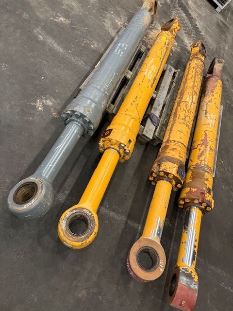 Liebherr r 974 c siłownik hydrauliczny